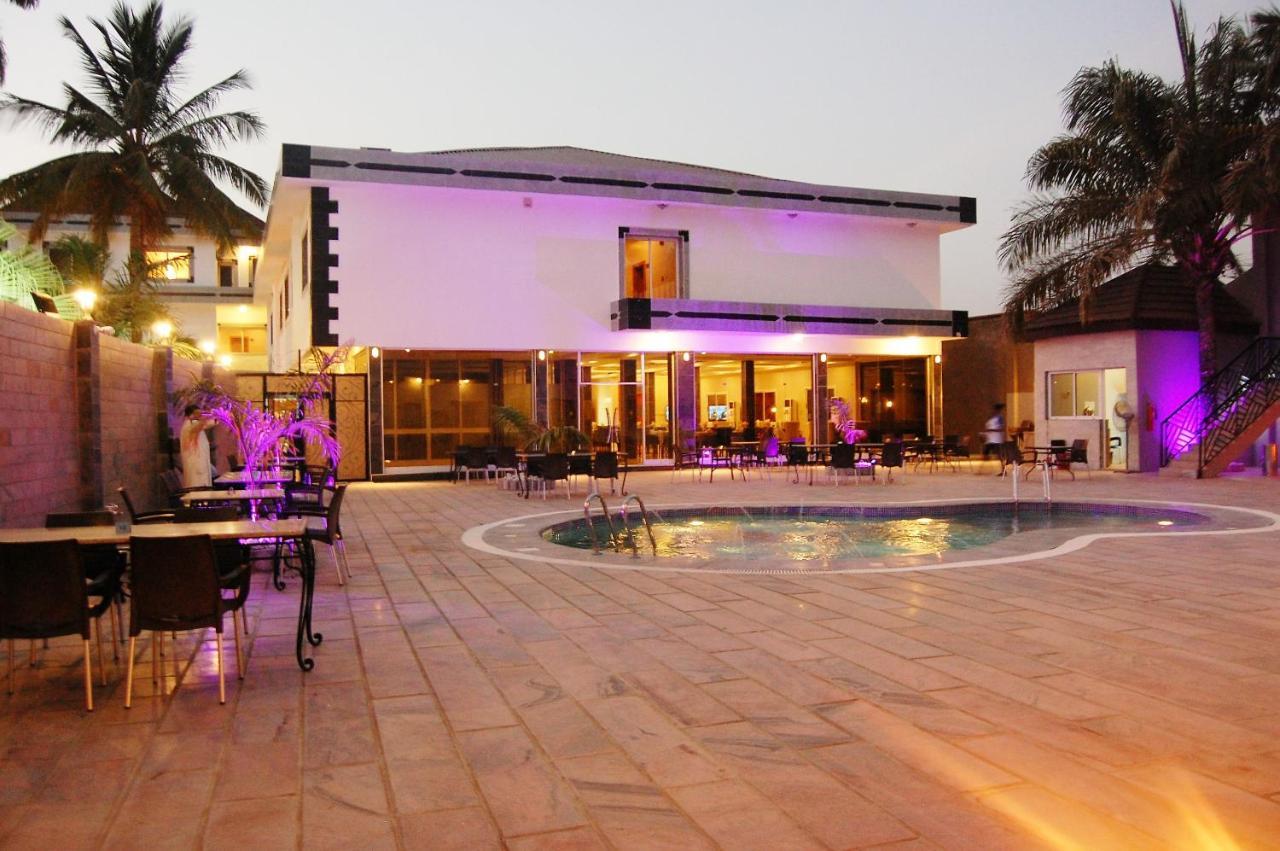 Hotel R & K Guest Palace Kano Exteriér fotografie