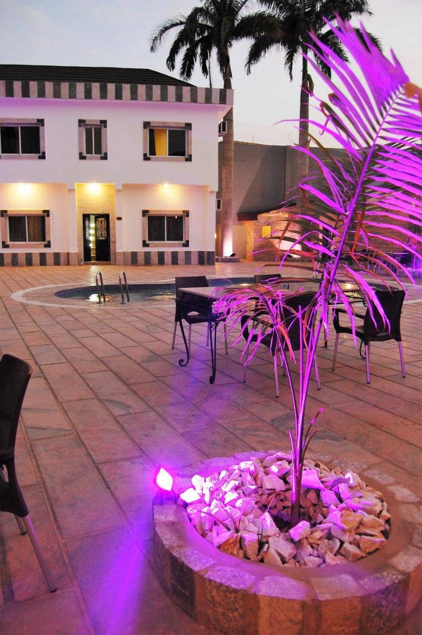 Hotel R & K Guest Palace Kano Exteriér fotografie